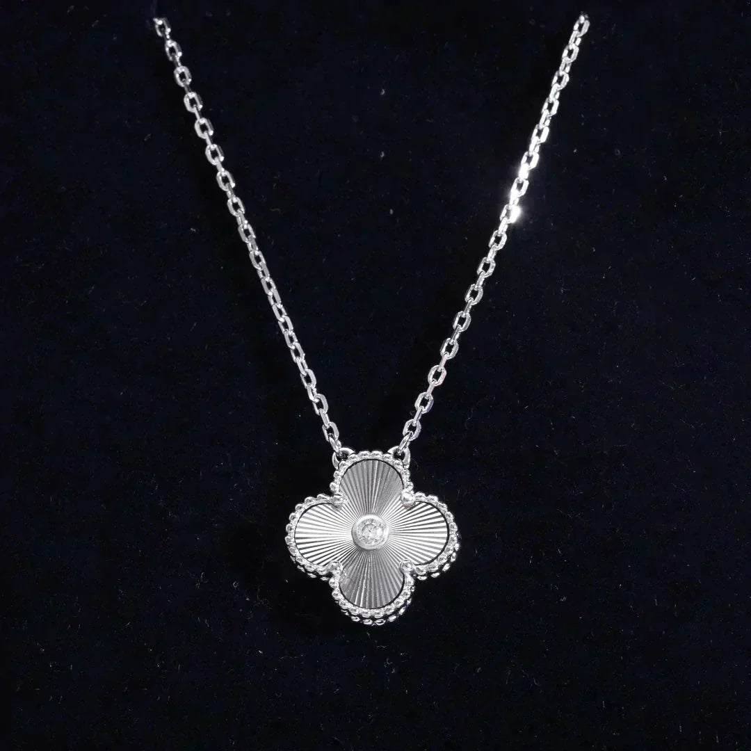 [Marins]CLOVER  15MM DIAMOND LASER NECKLACE SILVER