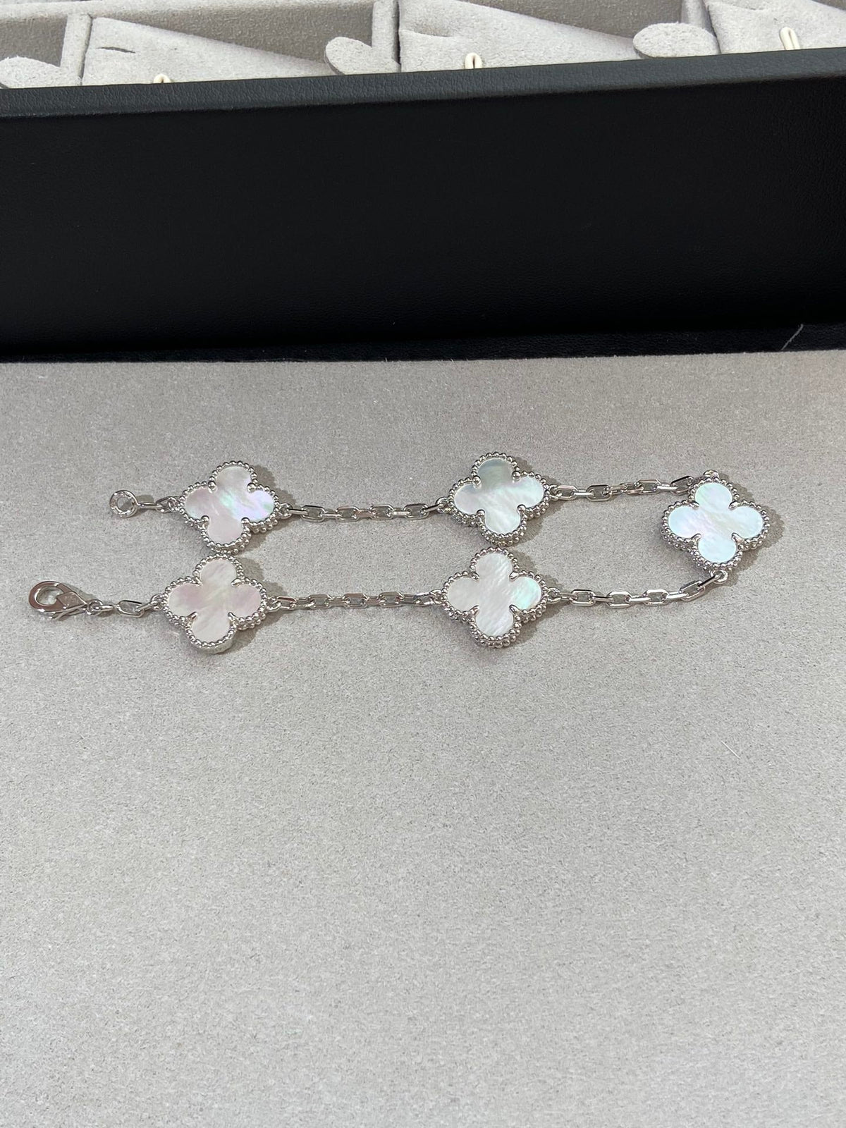 [Marins]CLOVER WHITE PEARL MOP 5 MOTIF BRACELET COLLECTION