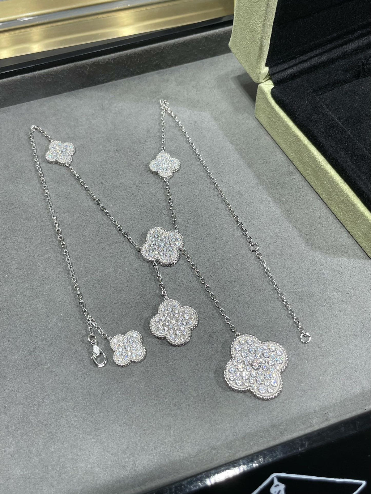 [Marins]CLOVER 6 MOTIF DIAMOND PAVED NECKLACE