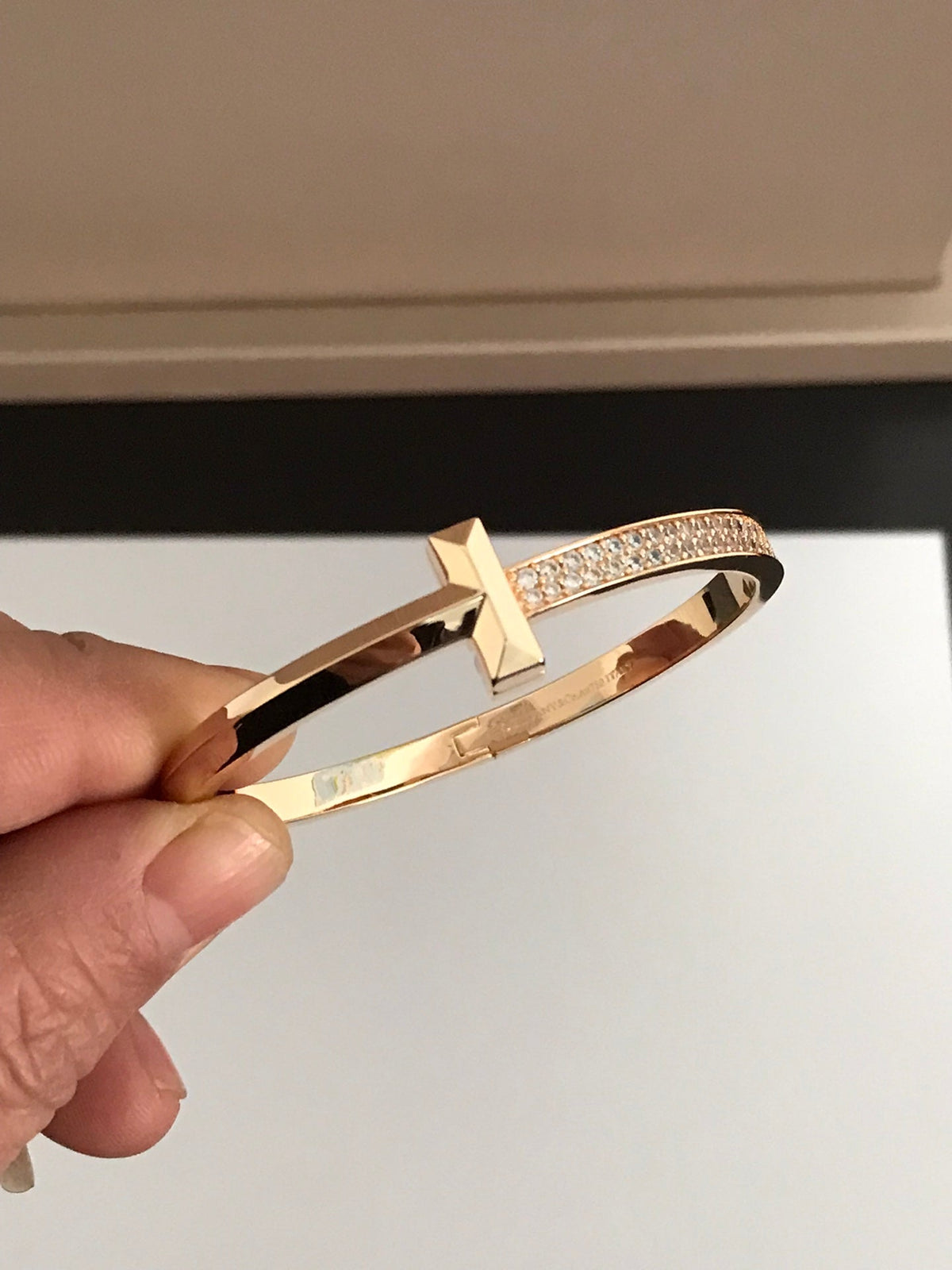 [Marins]T1 WIDE DIAMOND HINGED BANGLE PINK GOLD