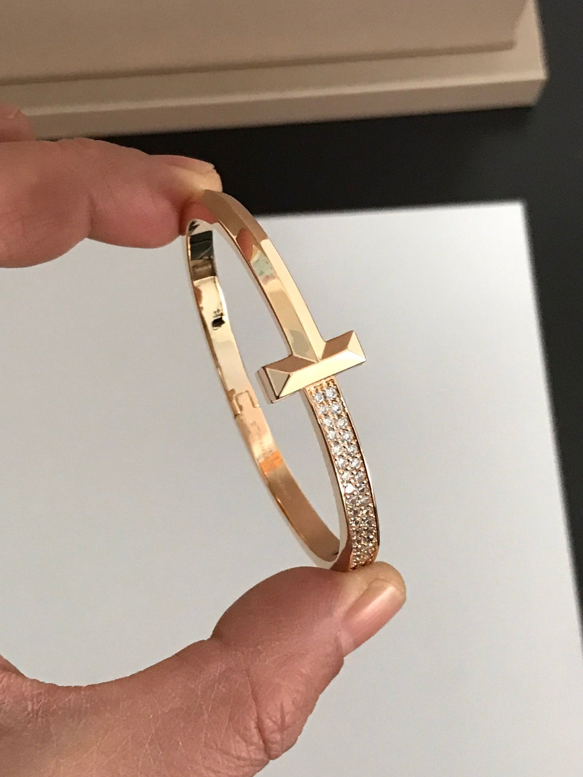 [Marins]T1 WIDE DIAMOND HINGED BANGLE PINK GOLD