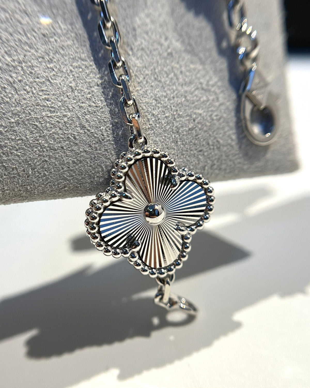 [Marins] CLOVER 5 MOTIF LASER BRACELET COLLECTION