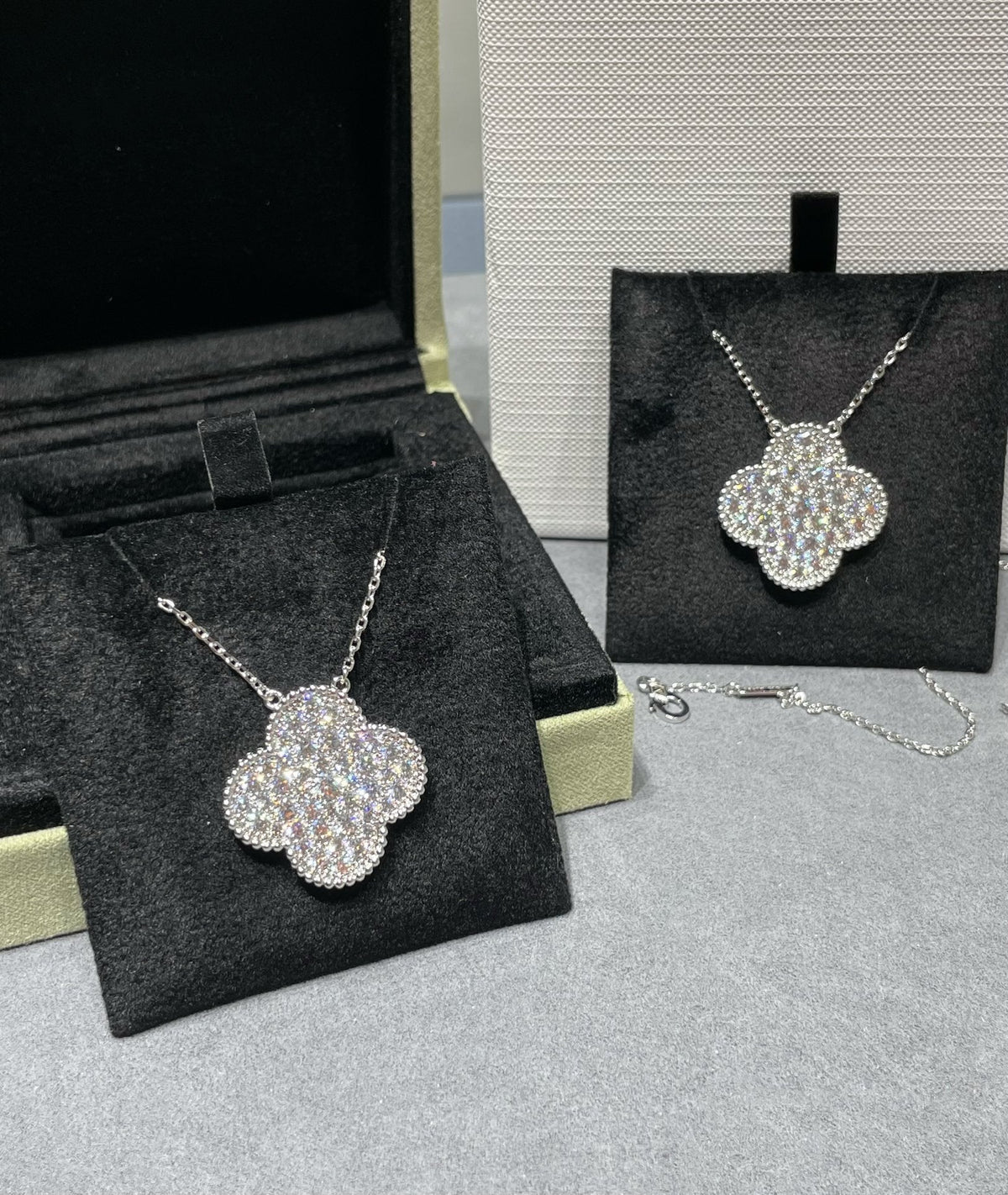 [Marins]CLOVER 25MM LARGE PENDANT DIAMOND PAVED SILVER NECKLACE