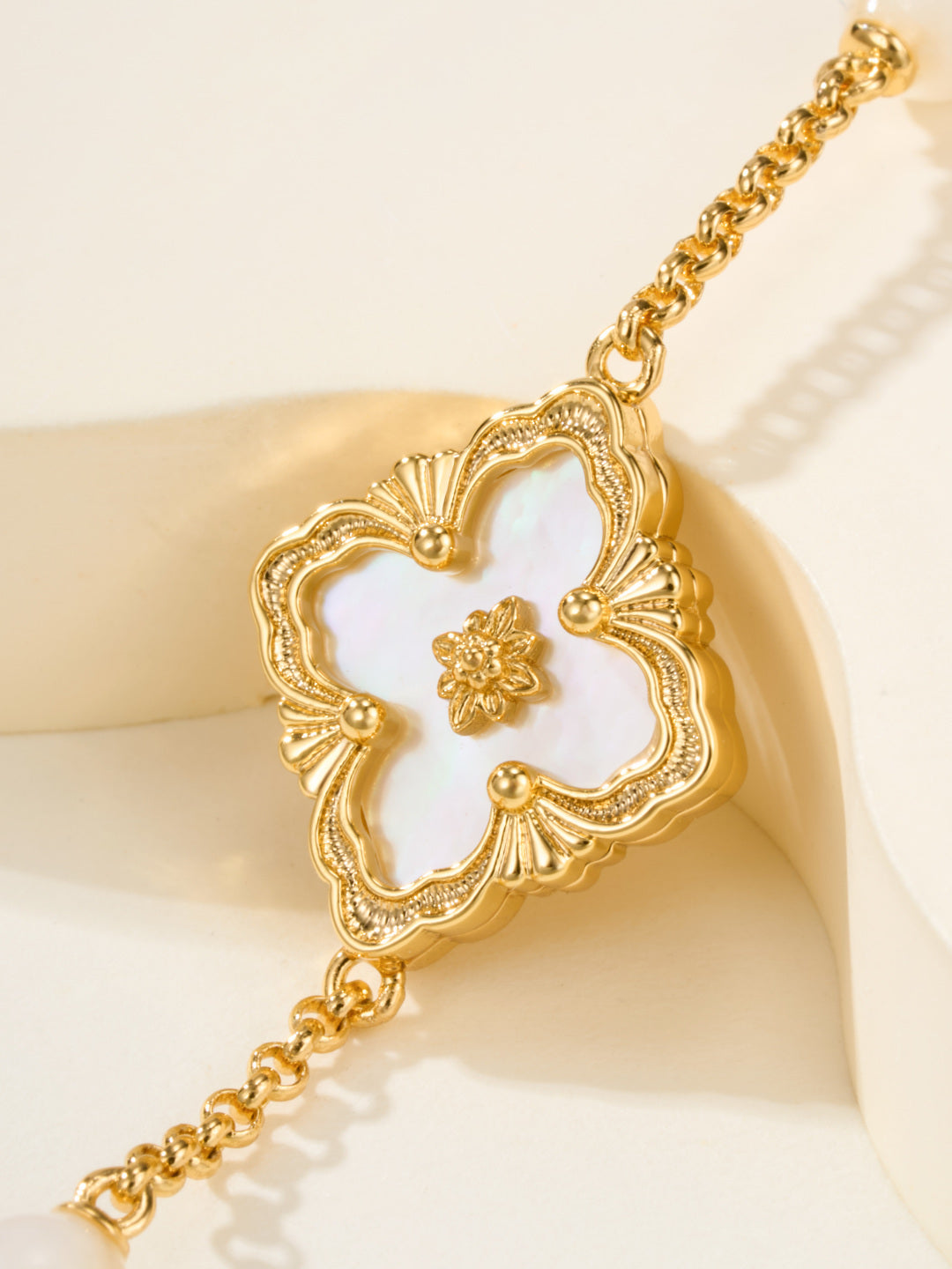 [Marins]B.C.L ENAMELED Three-Flower Bracelet（Trumpet)