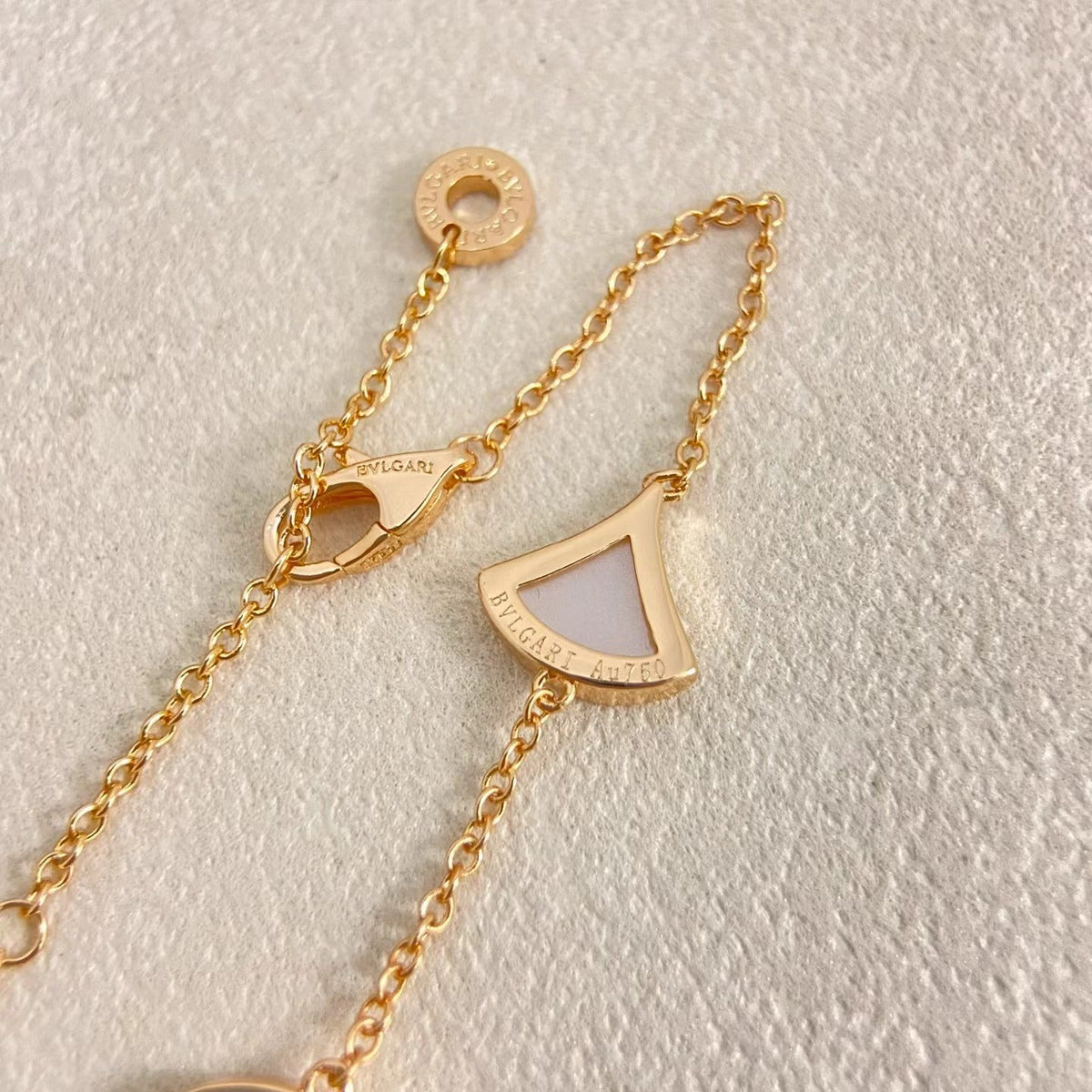 [Marins]NEW ARRIVAL: TEN-FLOWER DRESS AND GOLD NECKLACE