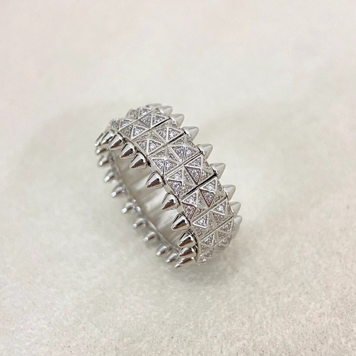 [Marins]CLASH DOUBLE-ROW RIVET RING WITH DIAMOND SETTING
