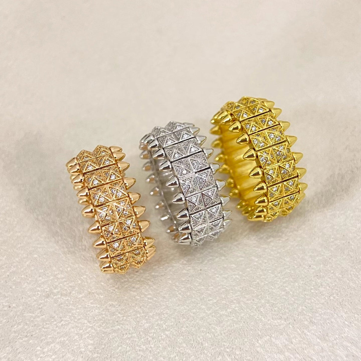 [Marins]CLASH DOUBLE-ROW RIVET RING WITH DIAMOND SETTING