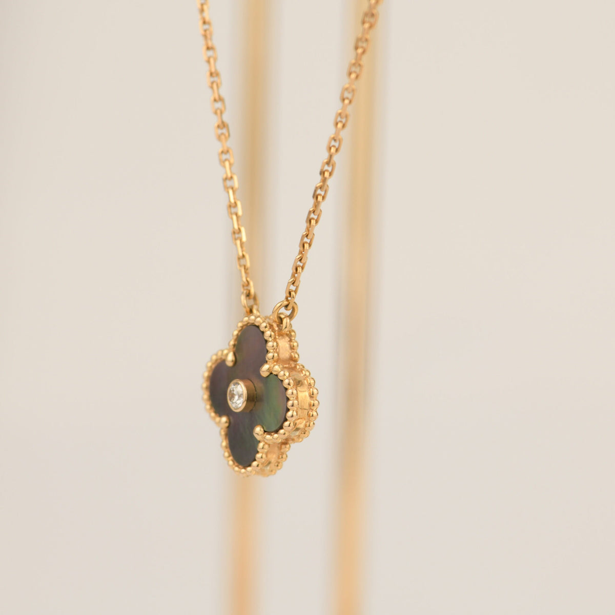 [Marins]CLOVER 15MM DIAMOND AND MOTHER-OF-GREY NECKLACE