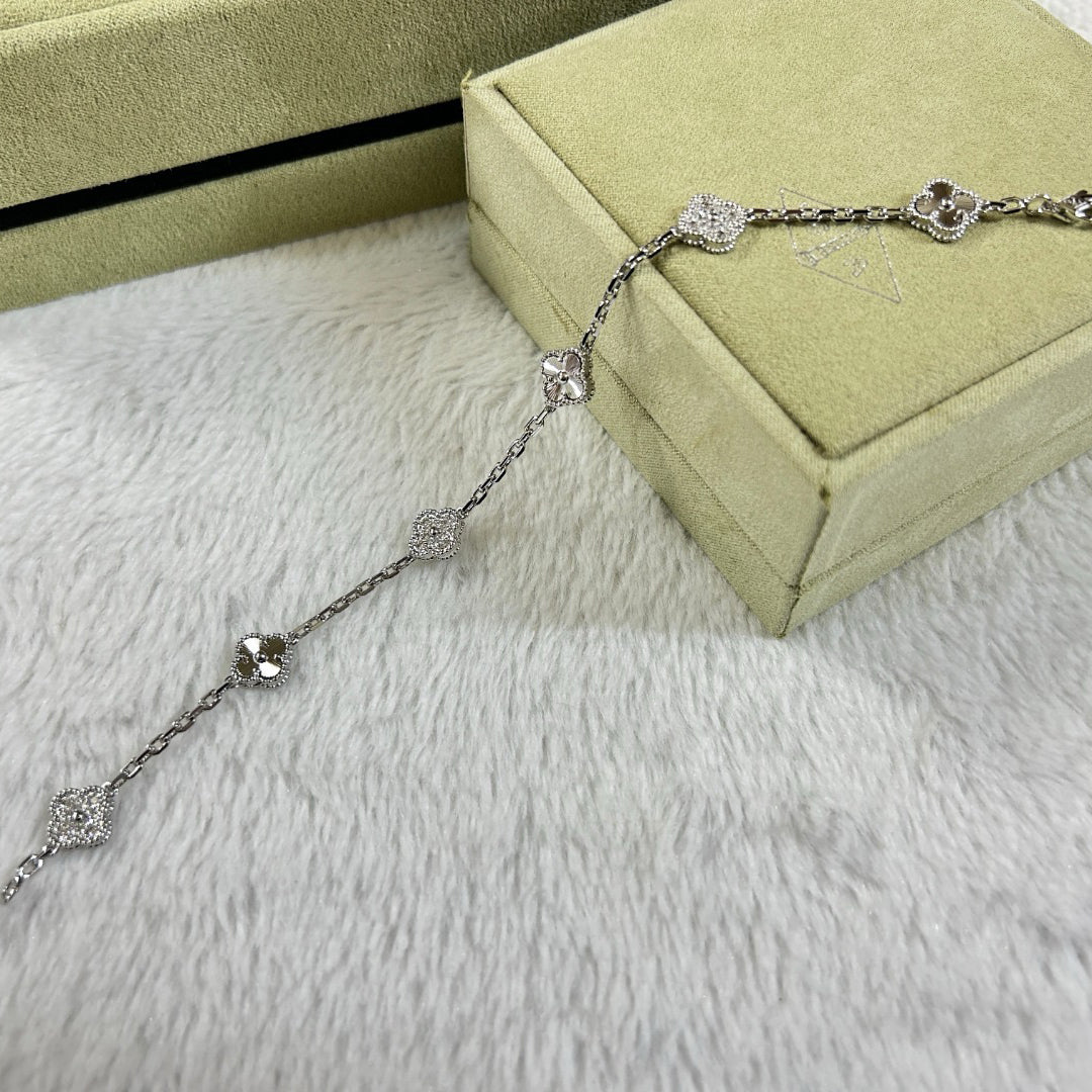 [Marins]CLOVER 6 MOTIF DIAMOND LASER BRACELET