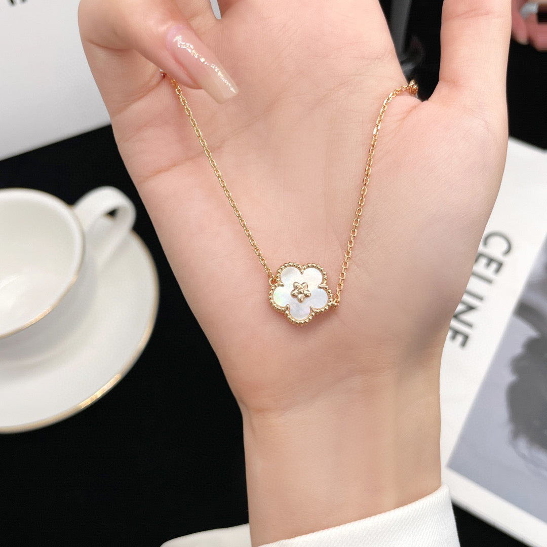 [Marins]LUCKY WHITE MOP PLUM BLOSSOM  BRACELET
