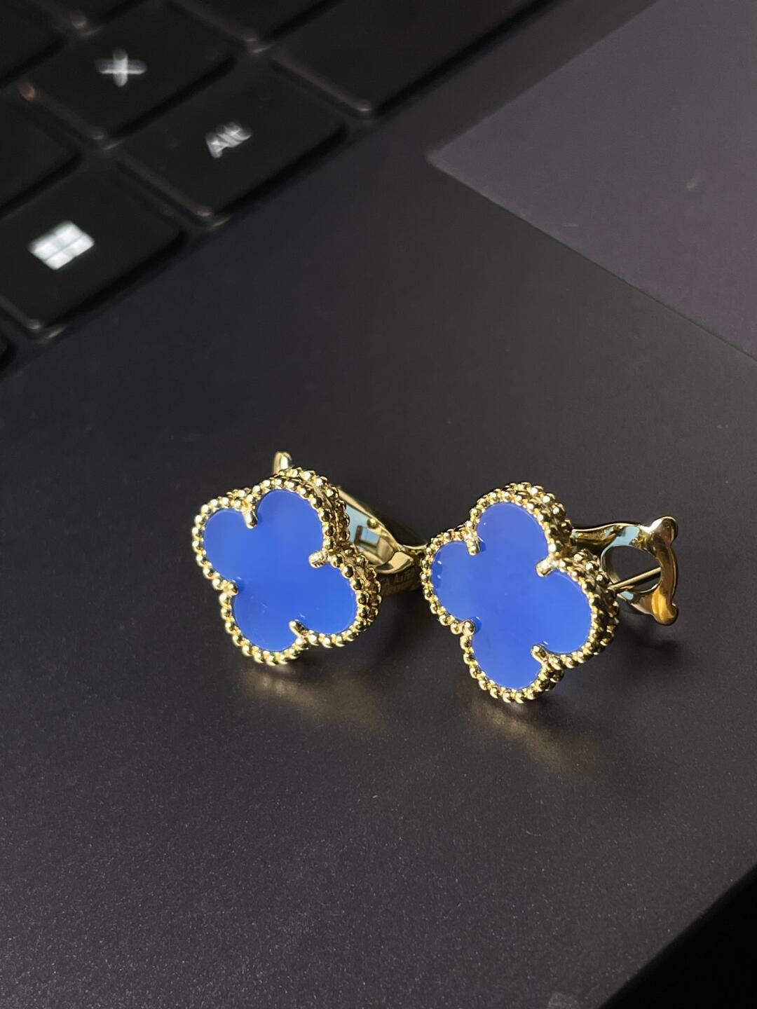 [Marins] CLOVER LARGE (20mm) 1 MOTIFS BLUE MOP STUD EARRINGS