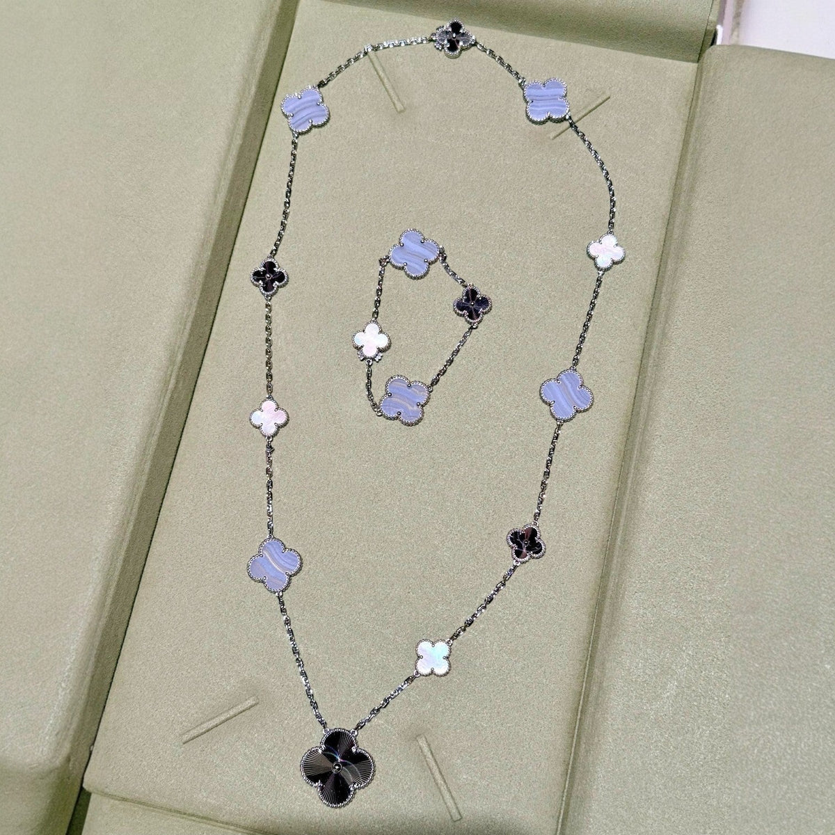 [Marins]DETACHABLE CLOVER 15(11+4) FLOWER SILVER NECKLACE SET